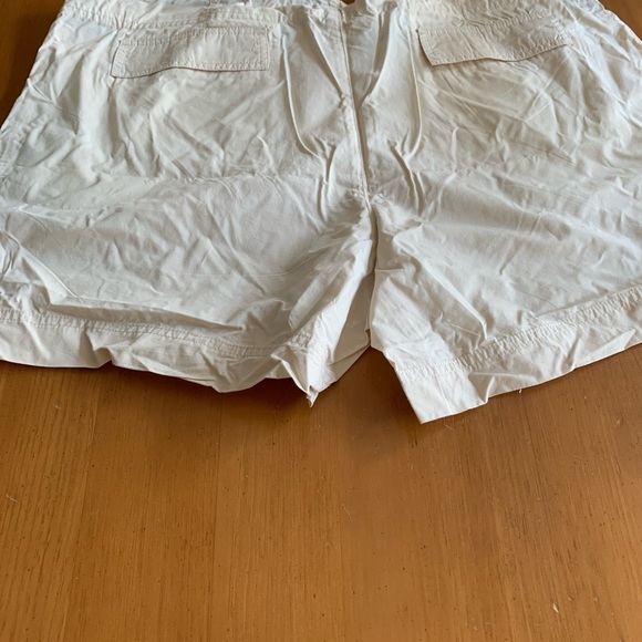Gap shorts size 16, brand new - Picture 4 of 4